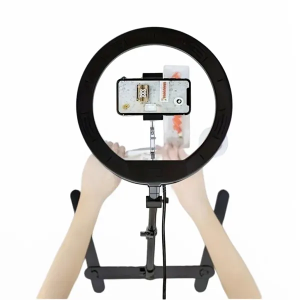 Anneau LED 10 pouces avec support plafond, lumière dimmable pour smartphone Anneau LED 10 pouces avec support plafond et téléphone fixé en vue dessus