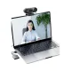 Webcam USB Full HD 1080p AKKHOO avec microphone intégré installée sur un ordinateur portable